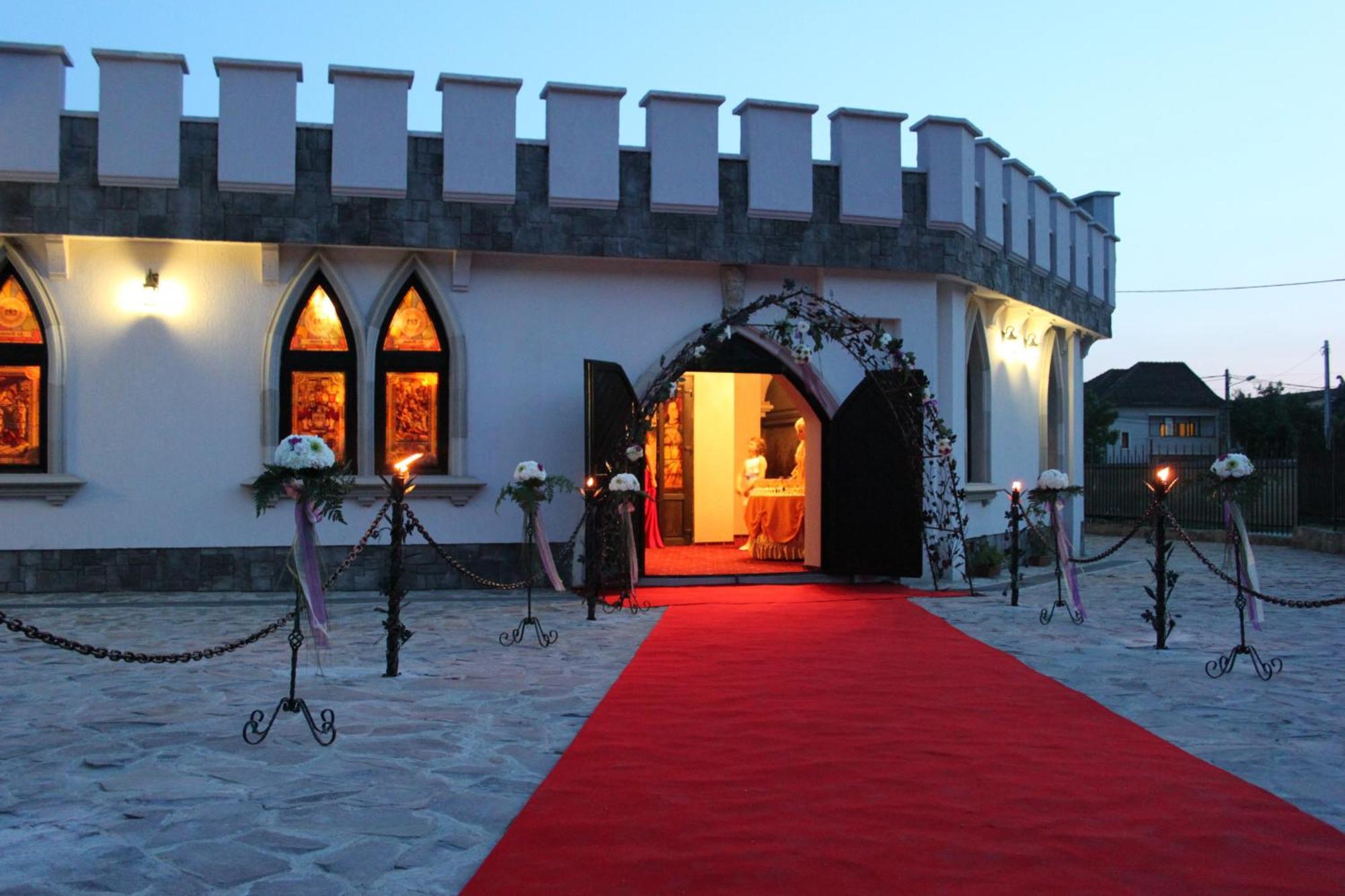 Hotel Lacetate Питешти Экстерьер фото