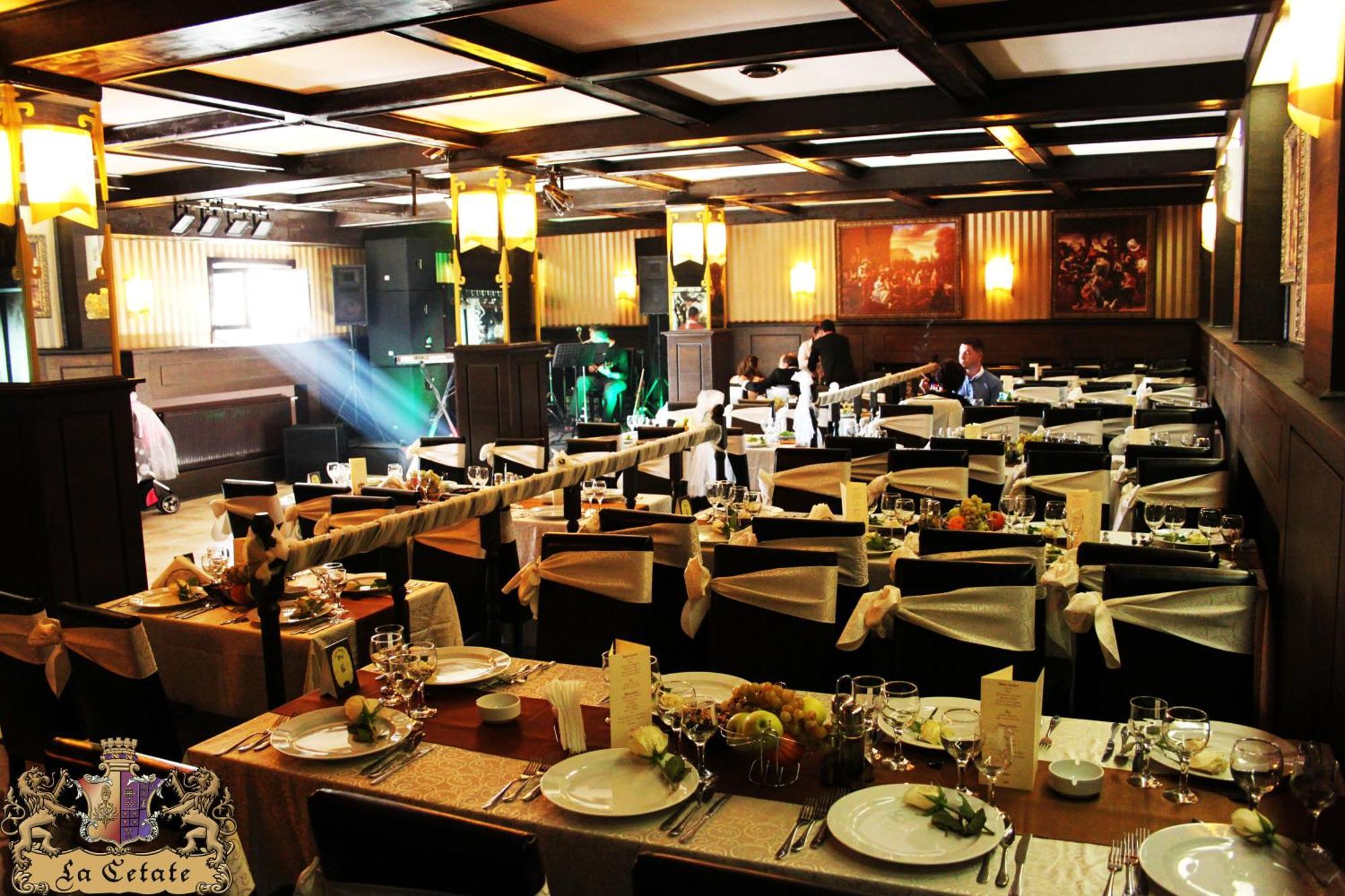 Hotel Lacetate Питешти Экстерьер фото