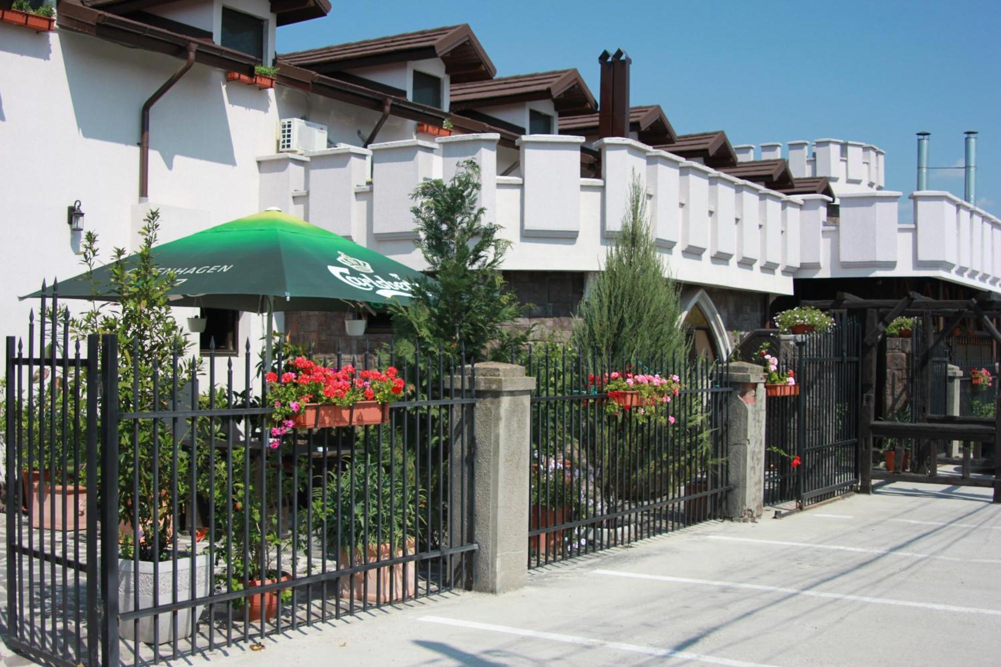 Hotel Lacetate Питешти Экстерьер фото
