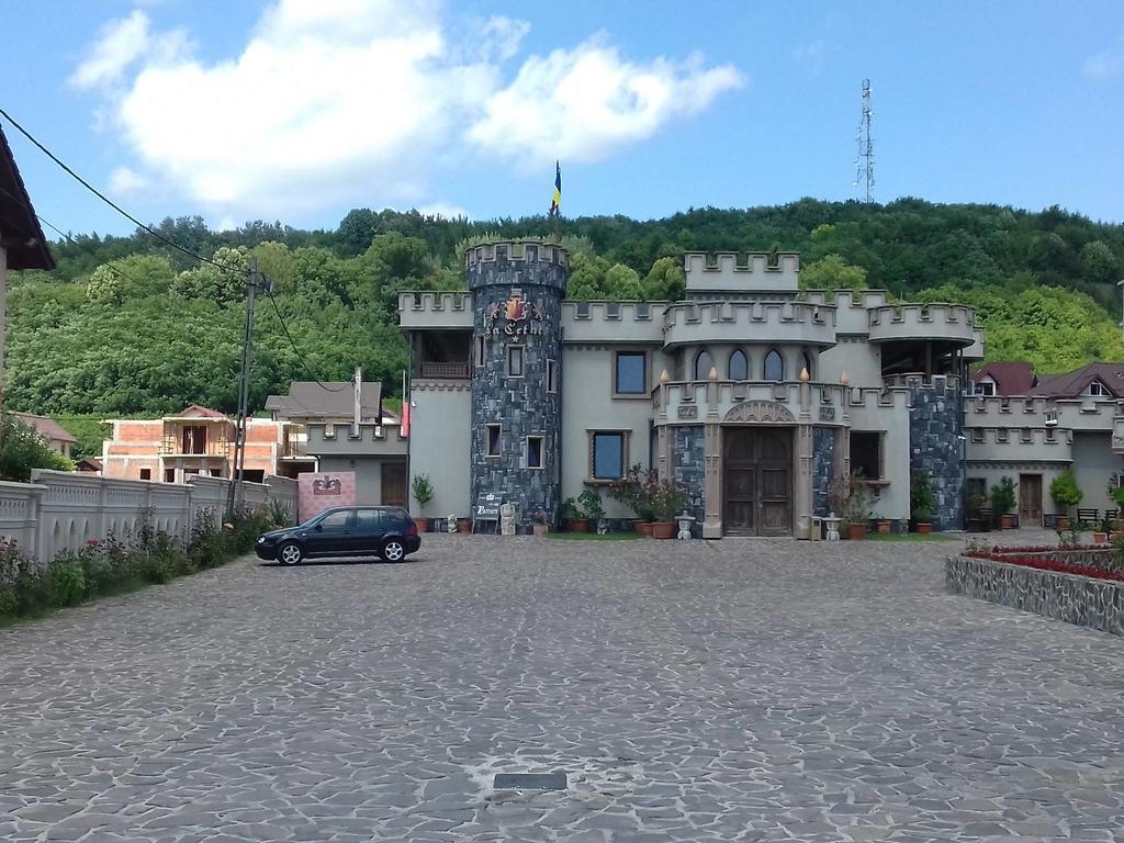 Hotel Lacetate Питешти Экстерьер фото