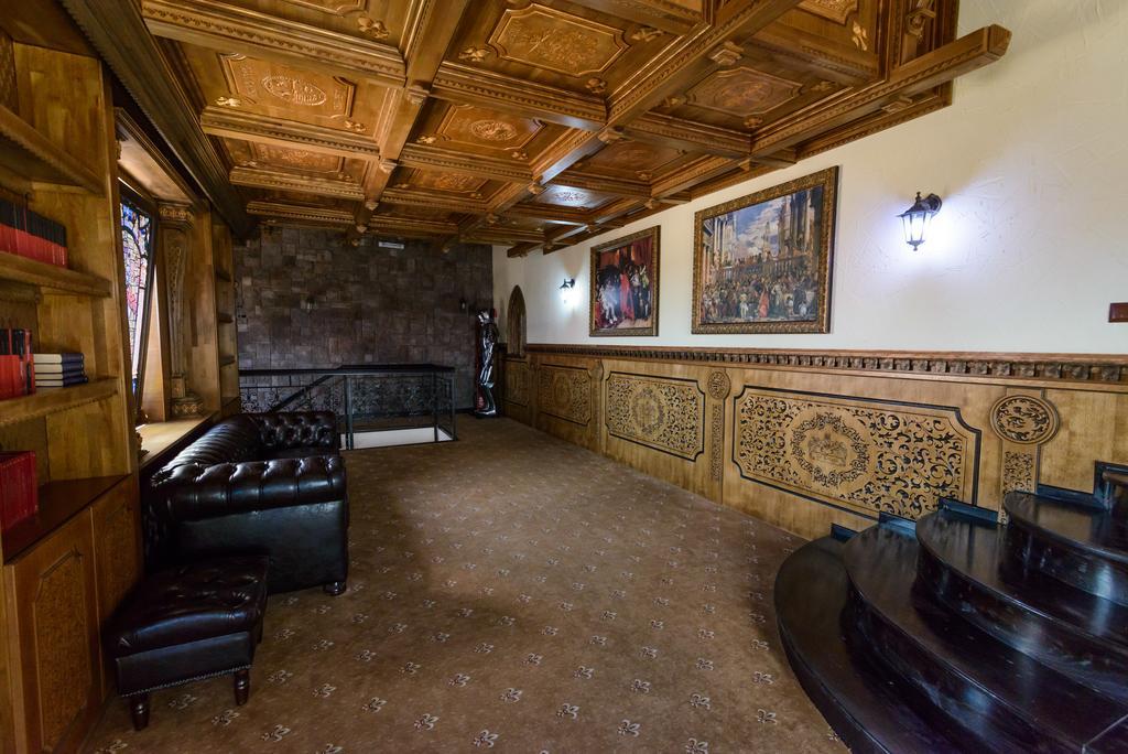 Hotel Lacetate Питешти Экстерьер фото