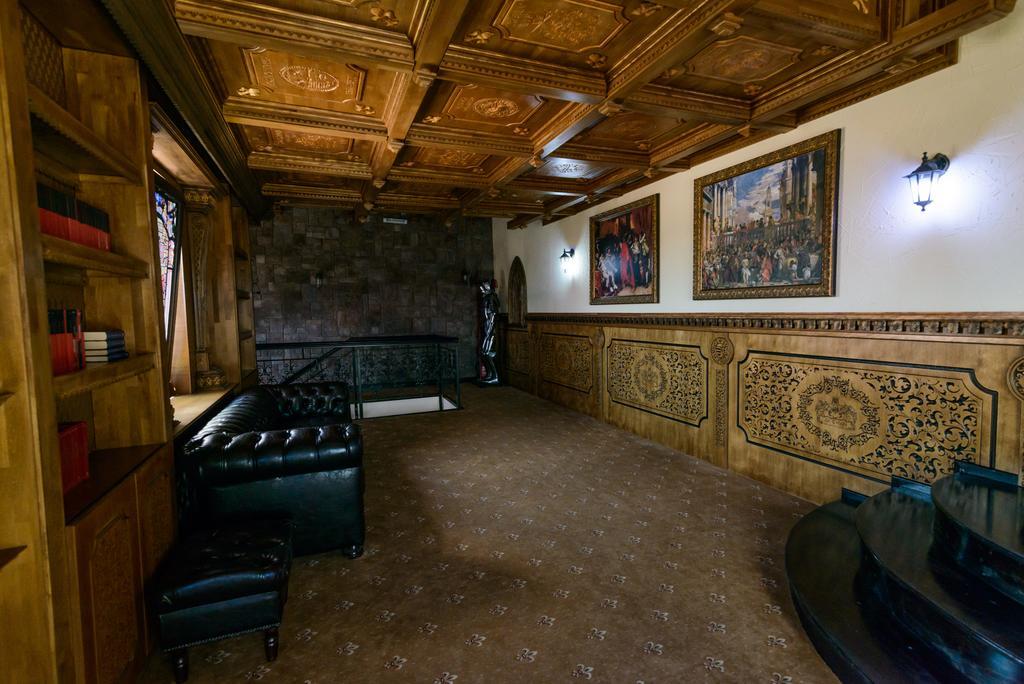 Hotel Lacetate Питешти Экстерьер фото